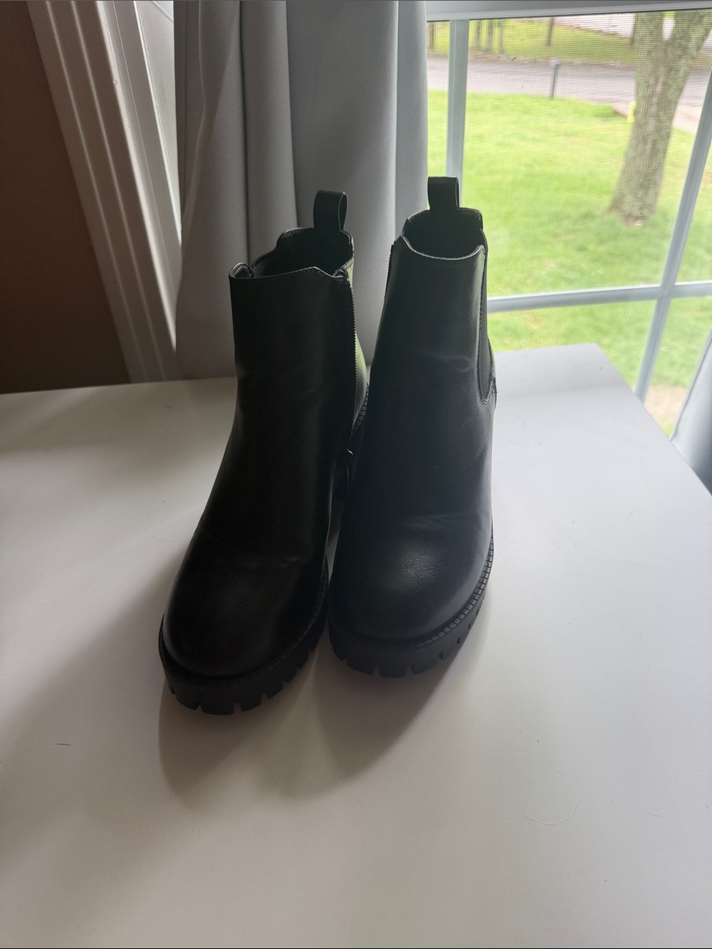 Black Women's Chelsea Lug Boots - Classic Ankle Boot